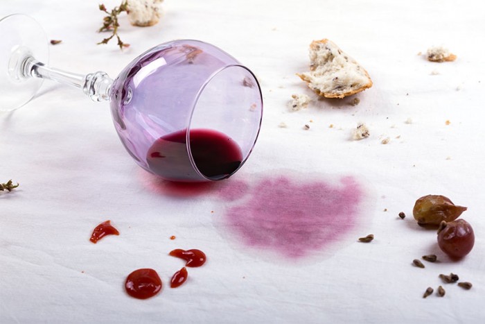 macchie di vino rosso ostinate