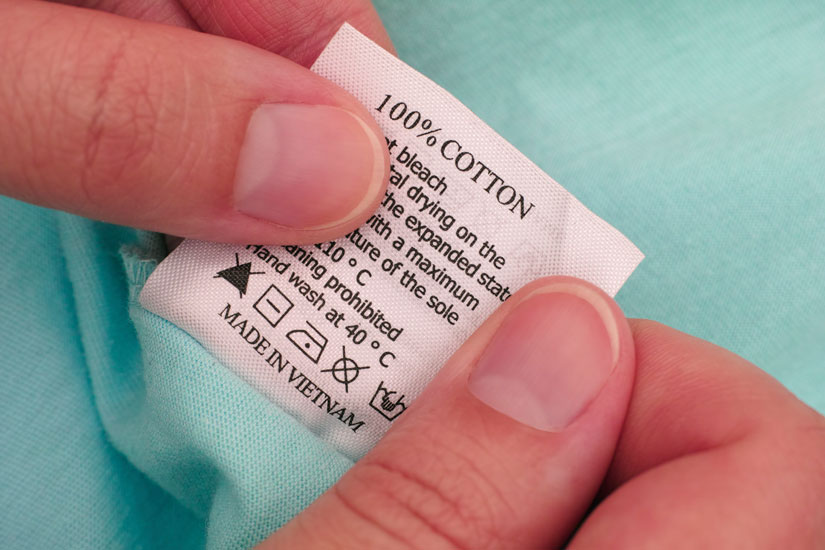 Come leggere i simboli del lavaggio sulle etichette dei vestiti