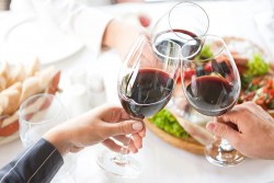 come togliere macchie di vino rosso