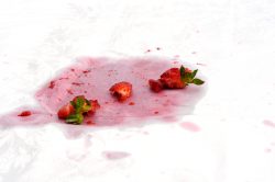 eliminare le macchie di frutta e verdura